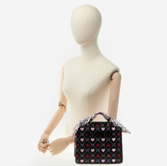 NEW Steve Madden Bevelyn Heart Handbag